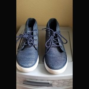 Boys size 4 Nautica shoes